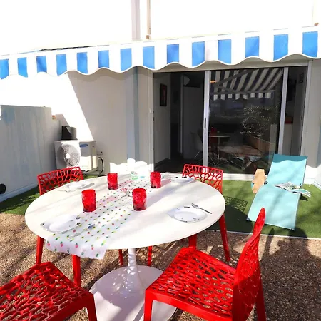 2 Pieces Avec Grande Terrasse, Climatisation, Piscine Et Parking Au Grau-du-roi - Fr-1-307-139 * Le Grau-du-Roi