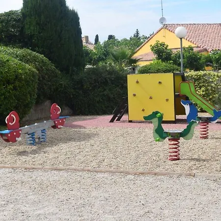 2 Pieces Avec Grande Terrasse, Climatisation, Piscine Et Parking Au Grau-du-roi - Fr-1-307-139