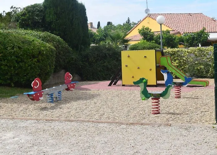 2 Pieces Avec Grande Terrasse, Climatisation, Piscine Et Parking Au Grau-du-roi - Fr-1-307-139