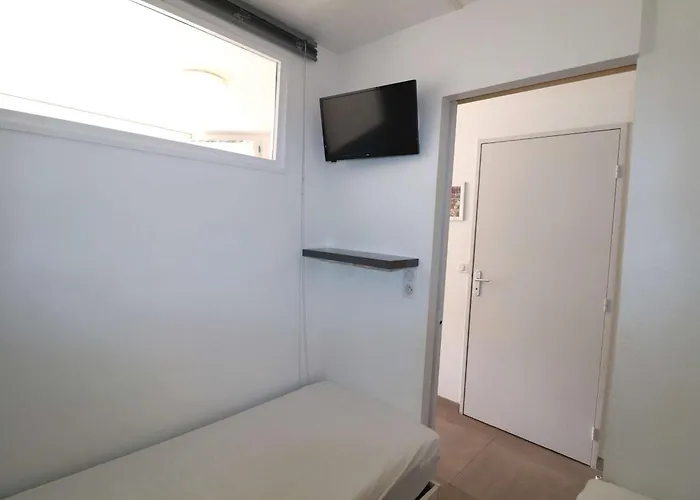 2 Pieces Avec Grande Terrasse, Climatisation, Piscine Et Parking Au Grau-du-roi - Fr-1-307-139 Διαμέρισμα *