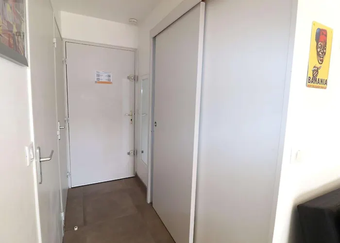 Διαμέρισμα 2 Pieces Avec Grande Terrasse, Climatisation, Piscine Et Parking Au Grau-du-roi - Fr-1-307-139 *